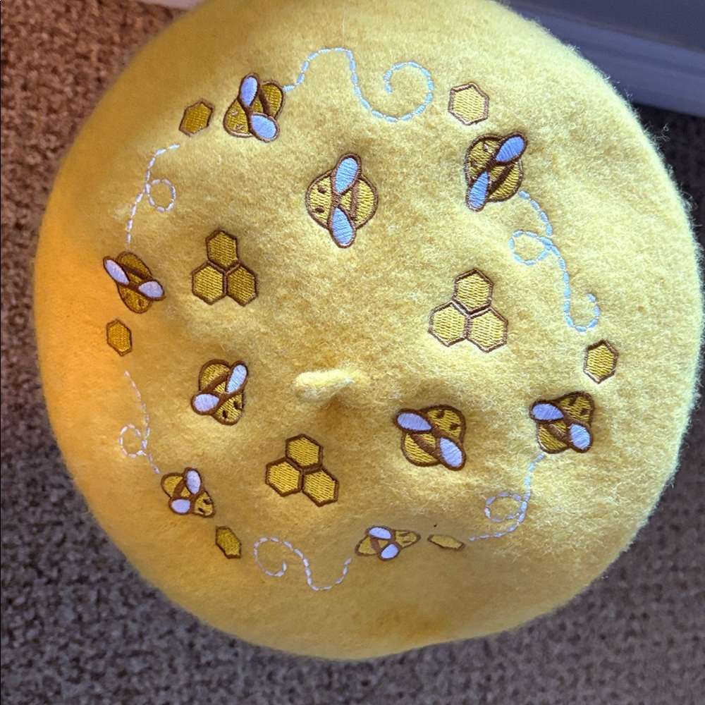 Embroidered Beret with bees - Picture 4 of 5